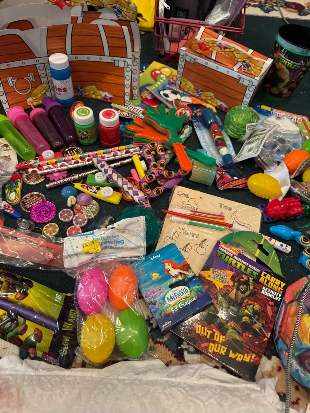 Party Treasure Chest Favor Kit - Multicolor